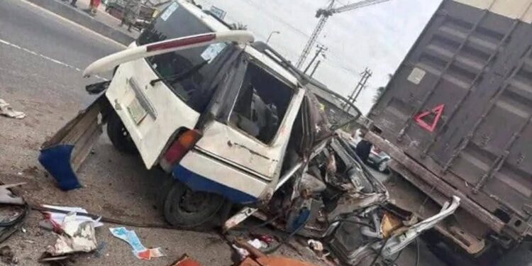 Five Uniport students die in accident on their way to campus (video)