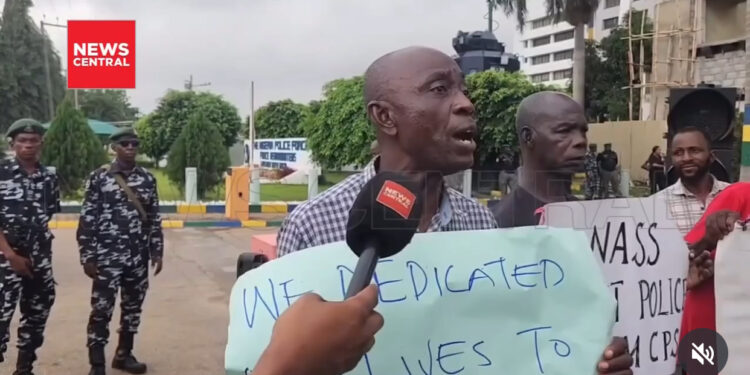 Retired police officer says he has received only N1.7m upon retirement after 35 years of service (video)