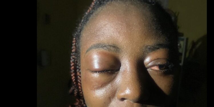 Woman cries out after four men rob her of phone and empty her bank account