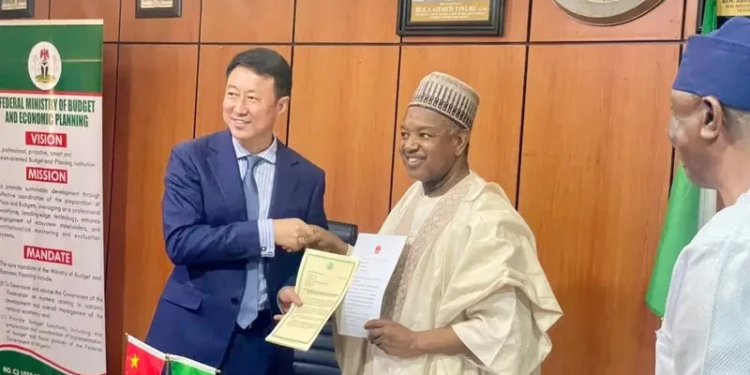 Nigeria, China sign $1m grant deal to support flood relief efforts