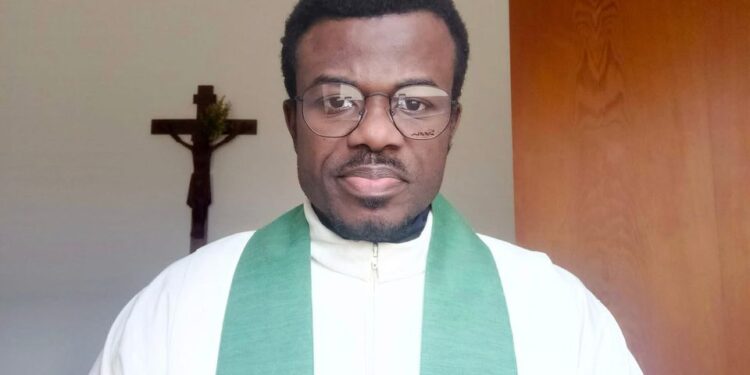 Go for confession – Catholic priest urges those who repeatedly watched the viral video of Ibom Air passenger with her shirt ripped off