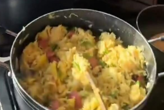 “See fine girl’s spaghetti” – Man shows off his girlfriend’s cooking