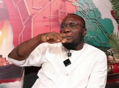 Niger Delta activist Michael Johnny stutters as he’s asked why his family is abroad after stating that Nigeria is improving (video)
