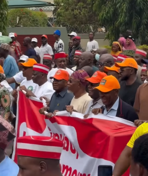 Atiku, Peter Obi, Dino Melaye, Aisha Yesufu, Kwankwaso, others stage ‘’Save Democracy’ protest in Abuja