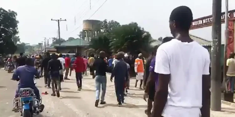 Rivers LG Polls: Heavily armed men open fire to scare voters at Wike’s community