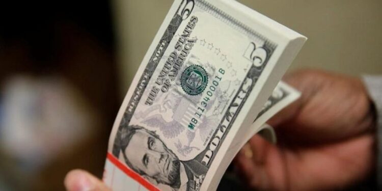 Dollar exchanges for N1600 on parallel market