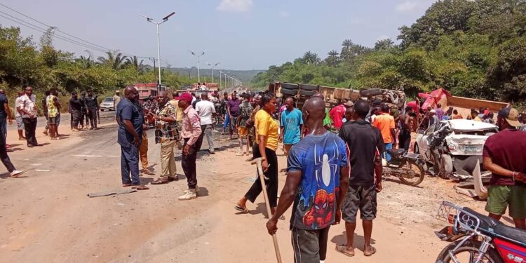 20 passengers die as tipper rams into 18-seater bus in Imo (photos)