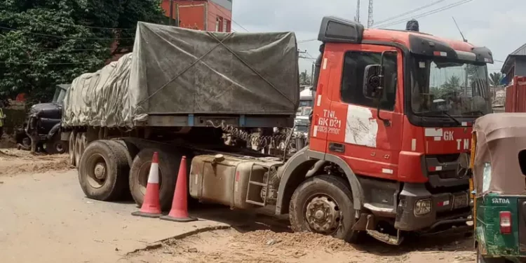 Female Truck Driver Blocks Highway To Protest Harassment By Touts In Abia