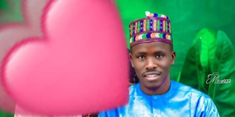 Groom hides bride’s face in pre-wedding photo