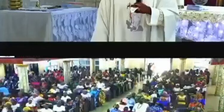 Catholic priest sings CKay’s ‘Love Nwantiti’ on the altar while teaching husbands how to be romantic to their wives (video)