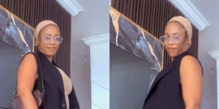 Woman shows outfit she wore to church after usher sent her out (video)