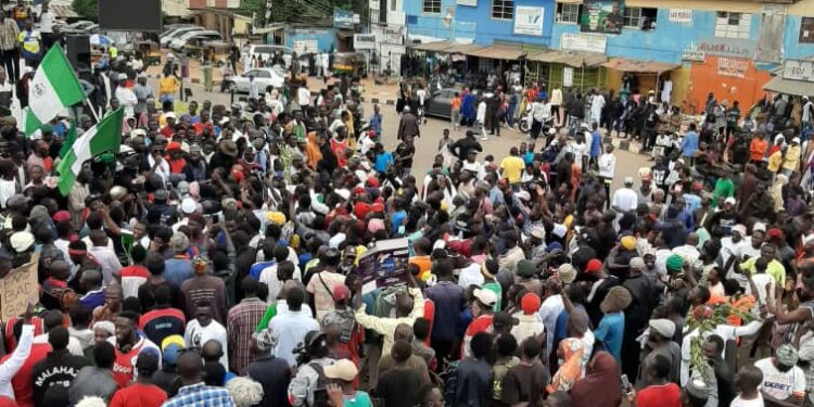 Join Us On Monday Or Shut Down, Protesters Threaten Business Owners In Jos