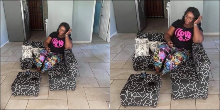 Lady shows off living room set her neighbor received after ordering it online