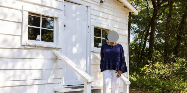 Landlady announces Christmas gift for ‘unproblematic’ tenant, goes viral