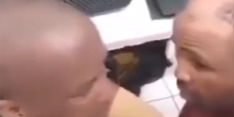 Two men forced to kiss after being caught stealing from a shop (video)
