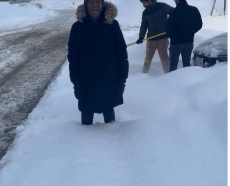 Nigerian aunty breaks into songs as she gives thanks to God for 2024 winter in Canada (video)