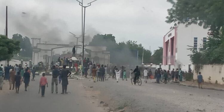 Protesters Lit Bonfire In Front Of Kano Government House