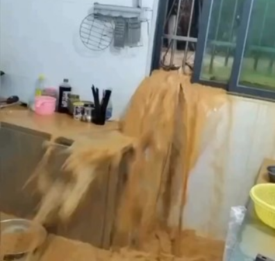 House Owner Shares The Moment Flood Invaded His House (Video)