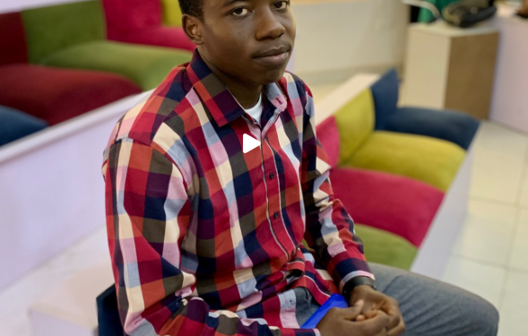 “I’m ready to work” – Graduate with 4.89 CGPA storms company uninvited, demands to see manager
