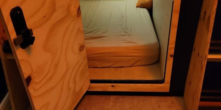 US-based Nigerian man shows sleeping ‘box’ where many who recently relocated pay to sleep for 8 hours