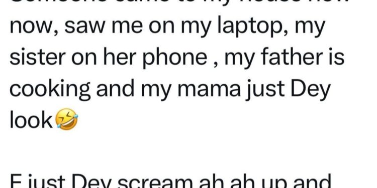 Woman shares visitor’s shock after he saw her father cooking while she, her sister, and mother were on their mobile devices