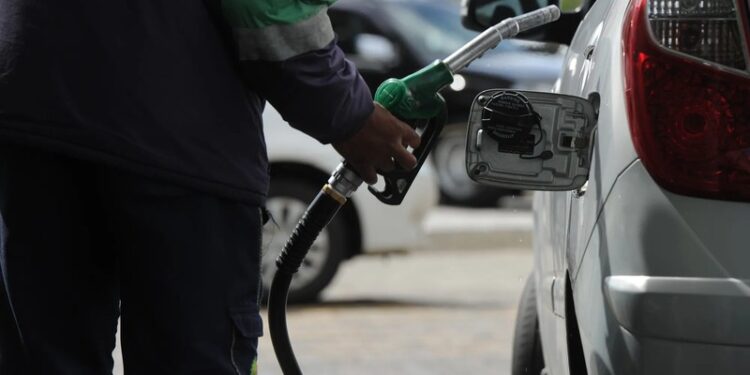 Petrol price rises to N935 in Lagos