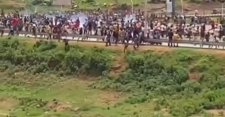 Security operatives shoot at protesters in Kugbo, Abuja (video)
