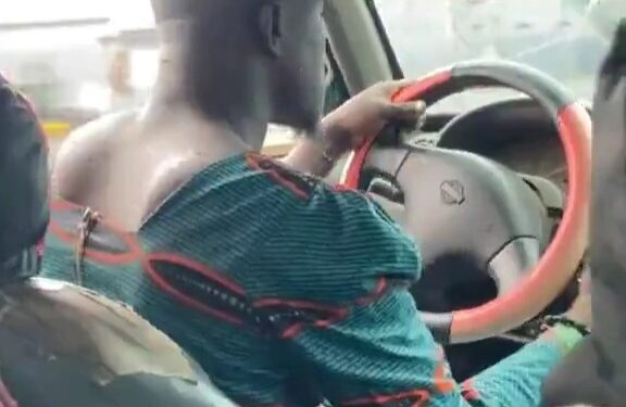Ibadan driver seen rocking woman’s blouse while behind the wheel (video)