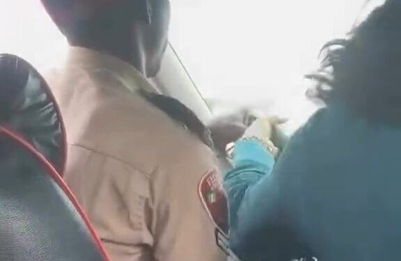 FRSC official seen dragging steering wheel of moving car with woman in Abuja (video)