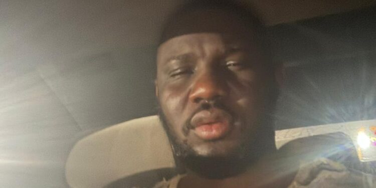 Nigerian US-veteran recounts how he was allegedly rough handled by some police officers after struggling with one of them who pointed a gun at him