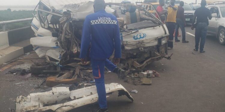 One dies and eight injured in fatal accident on third Mainland bridge (photos)