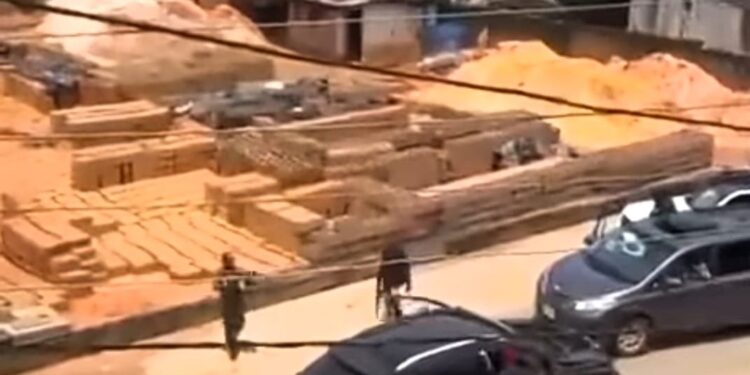 Police begin manhunt as gunmen kidnap three persons in Anambra (video)