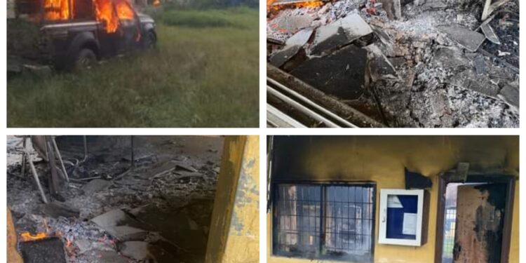 Eleme LG secretariat set ablaze amid political tension in Rivers (video)