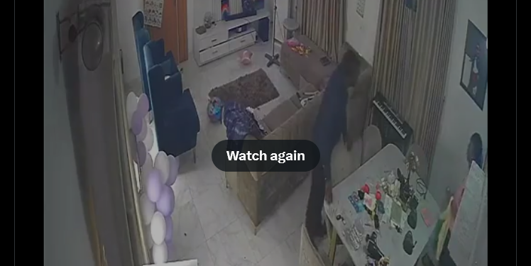 Video Of Nigerian Lawyer “Opeyemi Mabawonku” Beating Up His Wife In Front Of His Kids Trends (Watch Video Here)