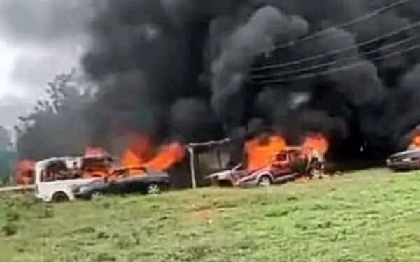Residents raze Edo police station over kidnap and killing of young man despite ransom payment (video)