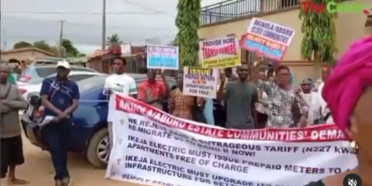 We don’t want Band A, leave us on Band B – Lagos residents protest after electricity tariff hike