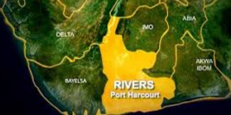 Man bathes female neighbour with hot water in Rivers