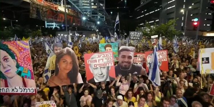 Over 500,000 protesters flood the streets of Israel demanding that the government immediately accept Gaza ceasefire deal