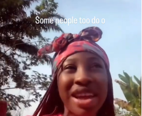 Lady shares video of a bike man threatening to leave her twin in a lonely place filled with kidnappers if she doesn’t give him her number